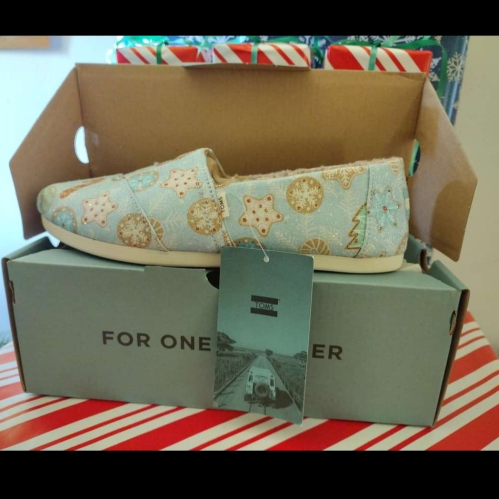 Tom's Christmas shoes
